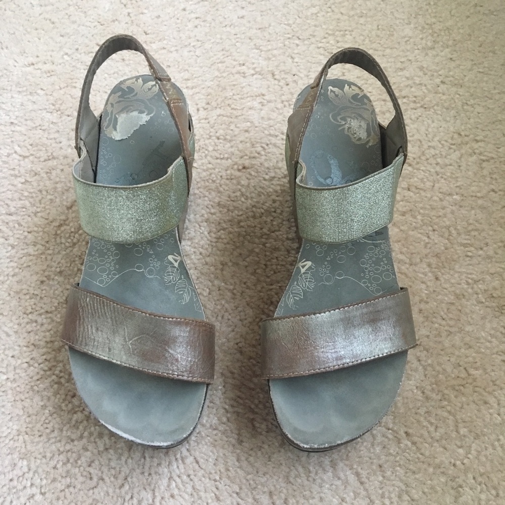 OTBT Bushnell Gold Wedges Size 8